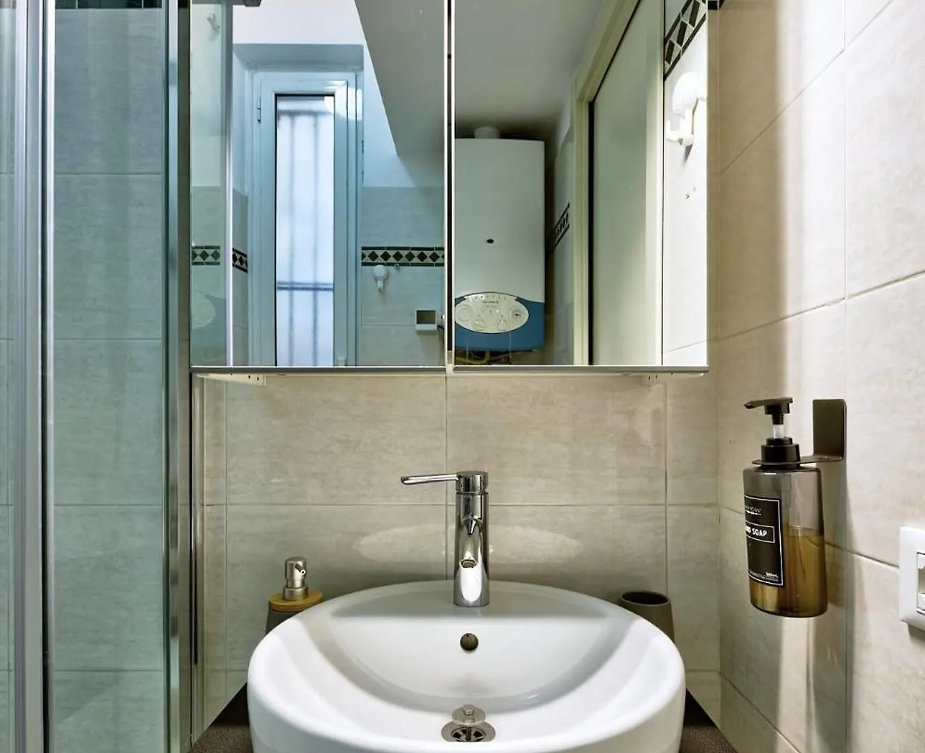 Accogliente Monolocale A Roma Ben Collegato Vicino A Luiss E Sapienza Apartment  Rome