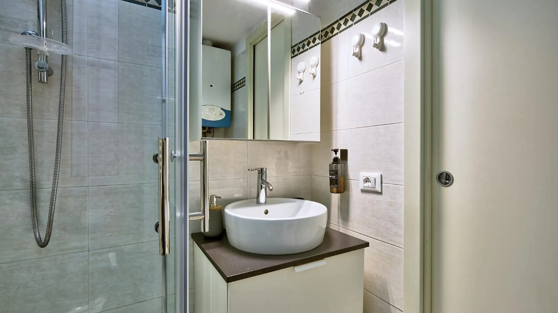 Accogliente Monolocale A Roma Ben Collegato Vicino A Luiss E Sapienza Apartment 0*, Rome Italy
